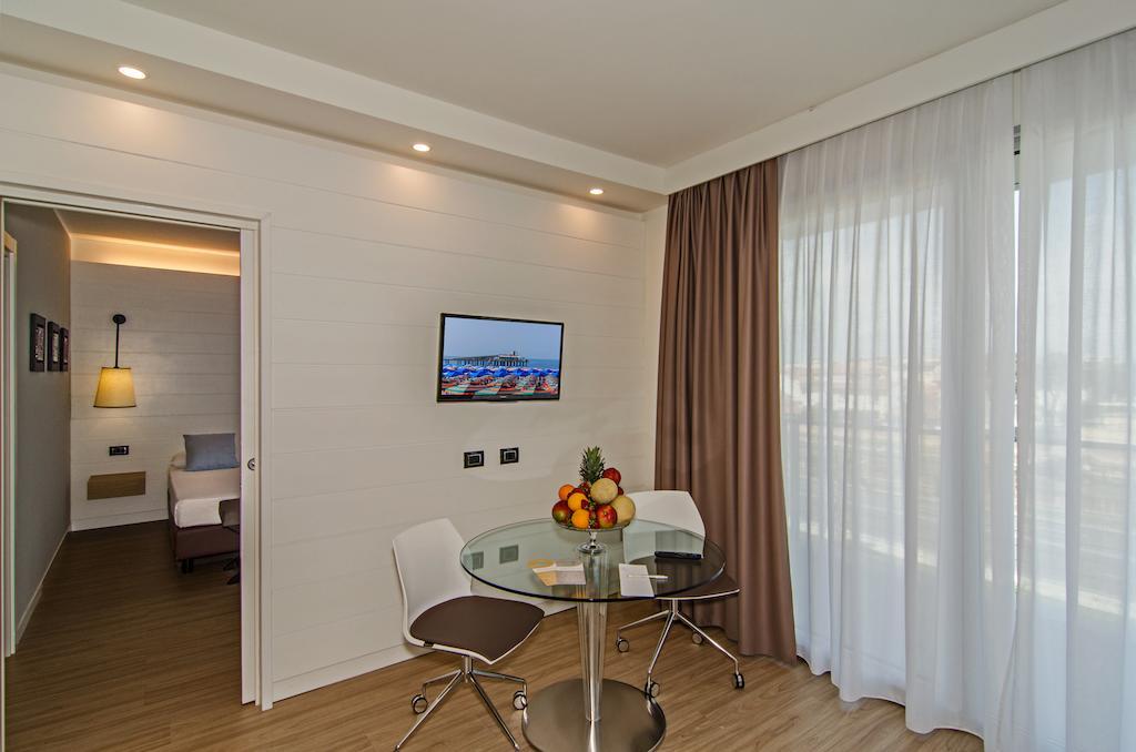 Suite Balcony,125442945:JPEG